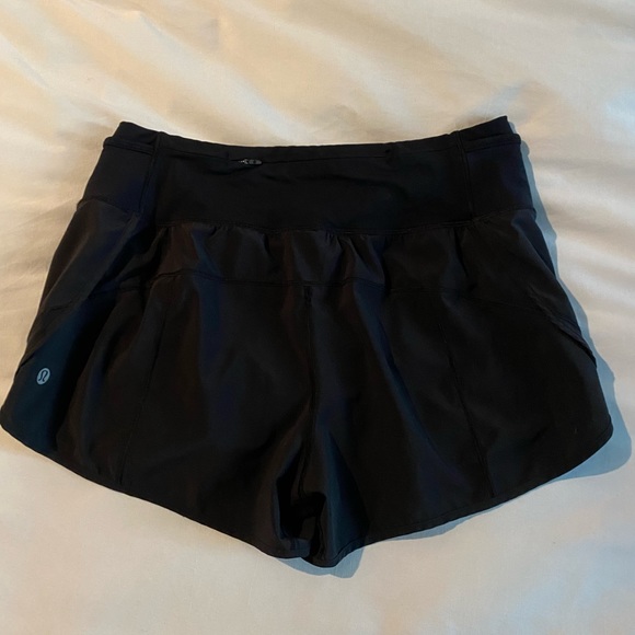 lululemon athletica Pants - SIZE 6 LULU SHORTS